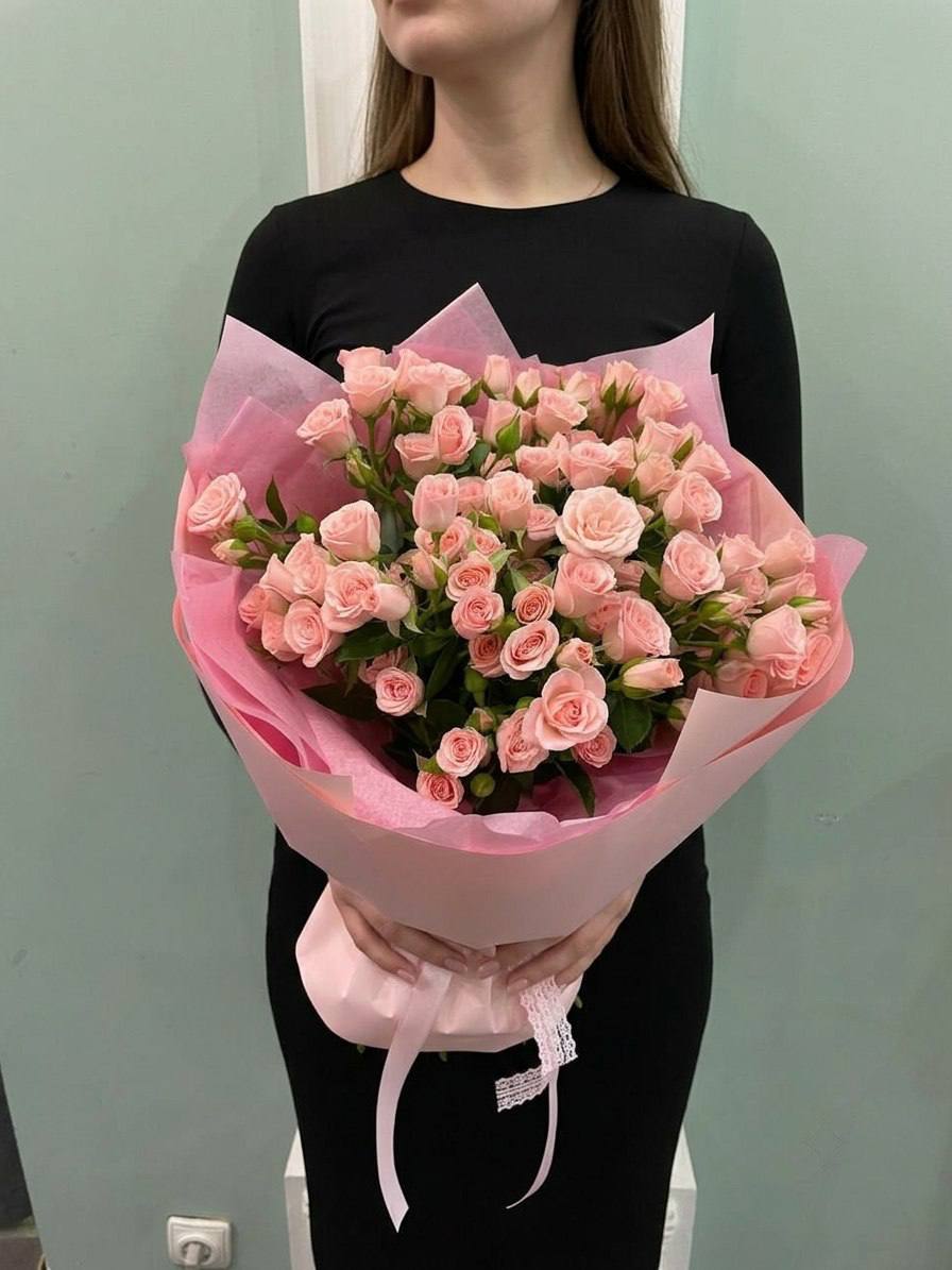 Моно-букет из кремовых кустовых роз