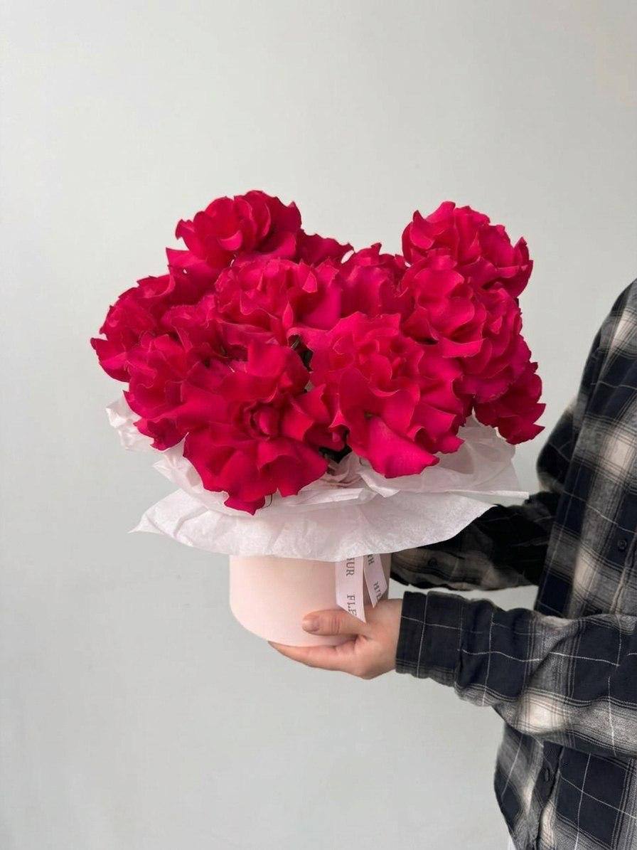 Моно-композиции из малиновых французских роз